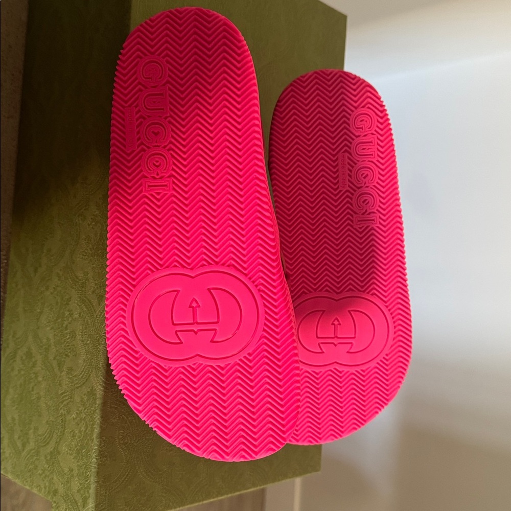 NWT * Gucci Neon Pink and Emerald Green Crisscross Slide Sandals - Picture 7 of 7
